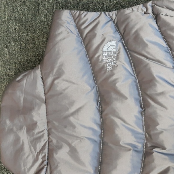 North Face 550 Down-Filled Vest - Picture 3 of 8